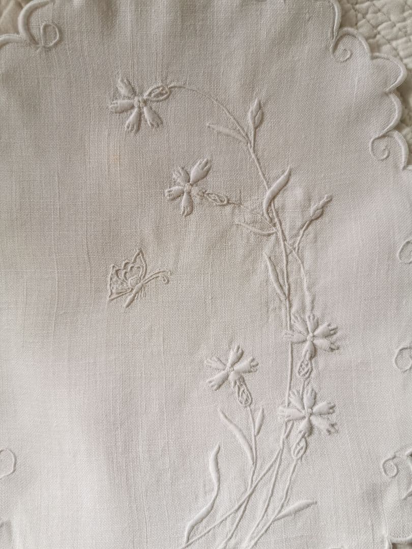 アンティーク トップ フランス カワラナデシコと蝶の立体手刺繍