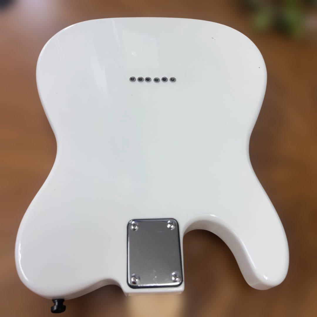 k*e様 PB141 エレキギター 白 やや傷汚れあり 動作不明 ジャンク 10