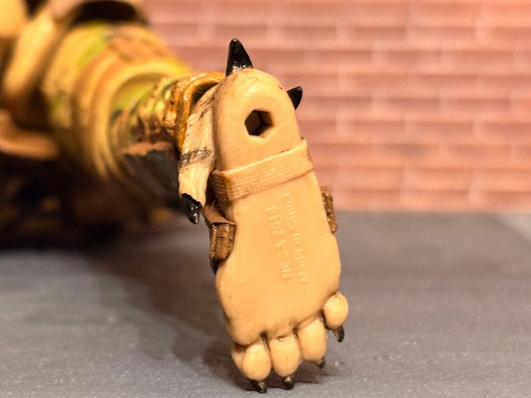 NECA エミッサリープレデター 2種