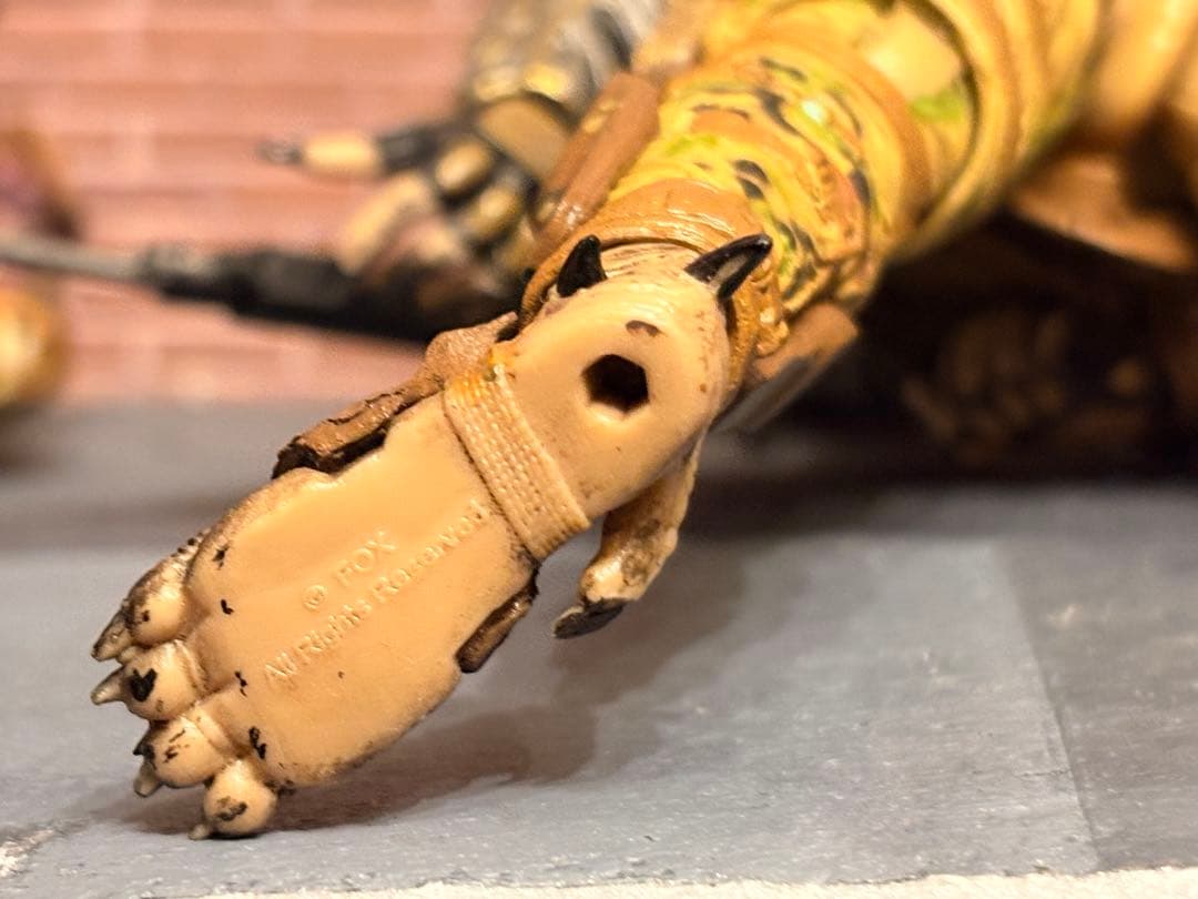 NECA エミッサリープレデター 2種