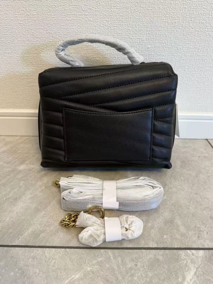 トリーバーチ　KIRA CHEVRON TOP-HANDLE SATCHEL