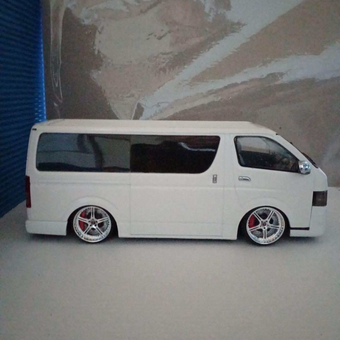 DISMハイエース200 1/24カスタムミニカー