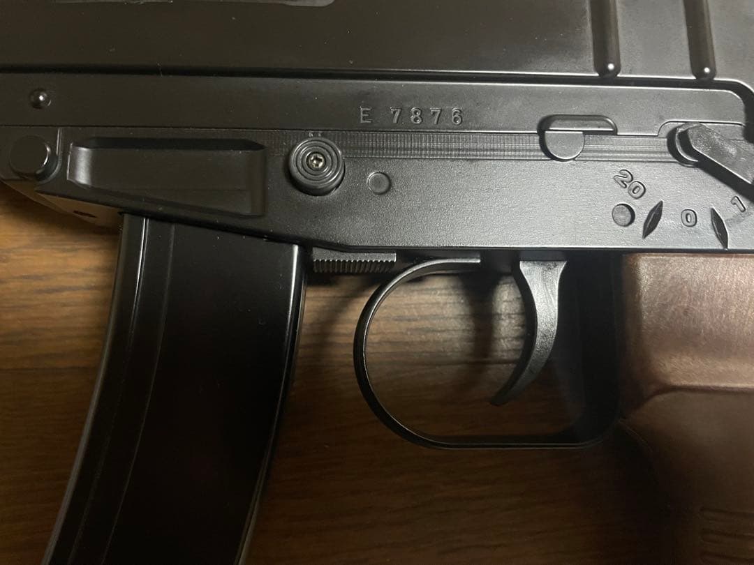 東京マルイ 　V-61 スコーピオン 予備マガジン付き　エアコキ