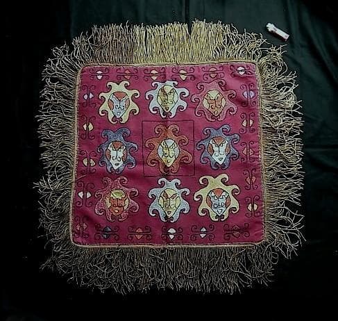 ☆S0812☆四方80㎝ 古い刺繍布 魔除布 ナイン・シャーマン