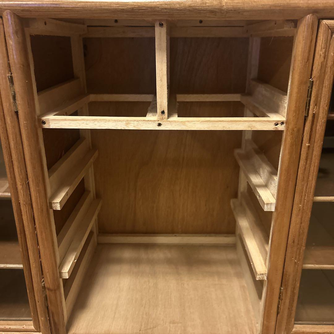 ラタン 籐家具 サイドボードチェスト 4段 ヴィンテージ ガラス扉