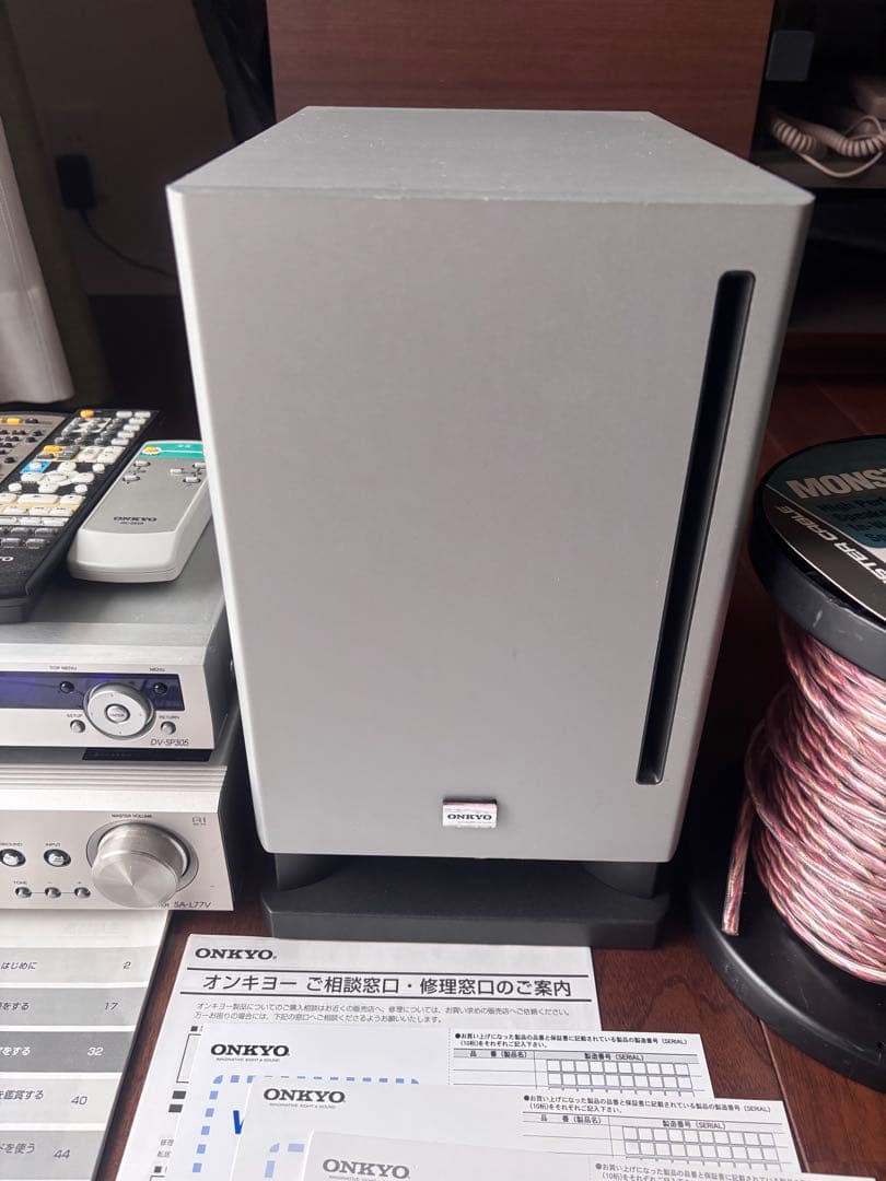 AVアンプ、サブウーファー、DVDプレーヤー、ケーブルセットの