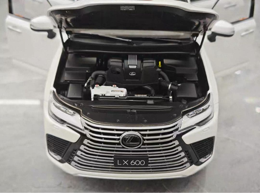 新発売 LCD 1/18 レクサス LX600 SUV 全開閉 金属製 ミニカー