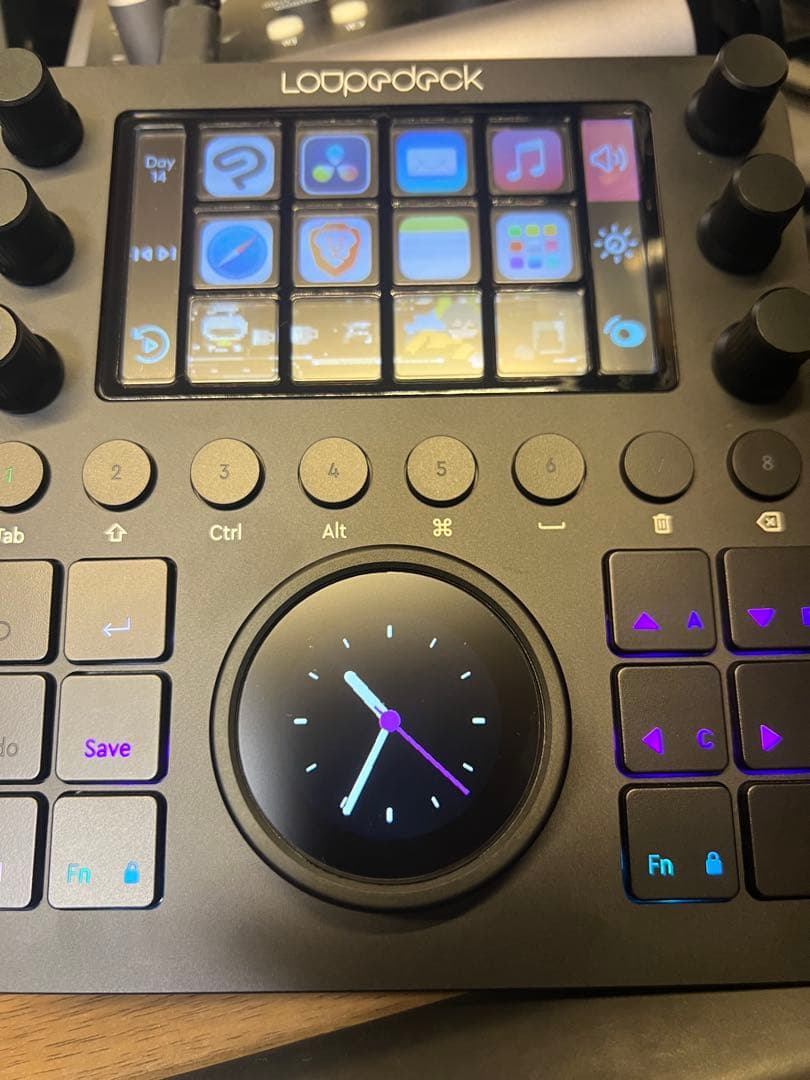 Loupedeck CT 左手デバイス (化粧箱、専用フィルム付き) - メルカリ