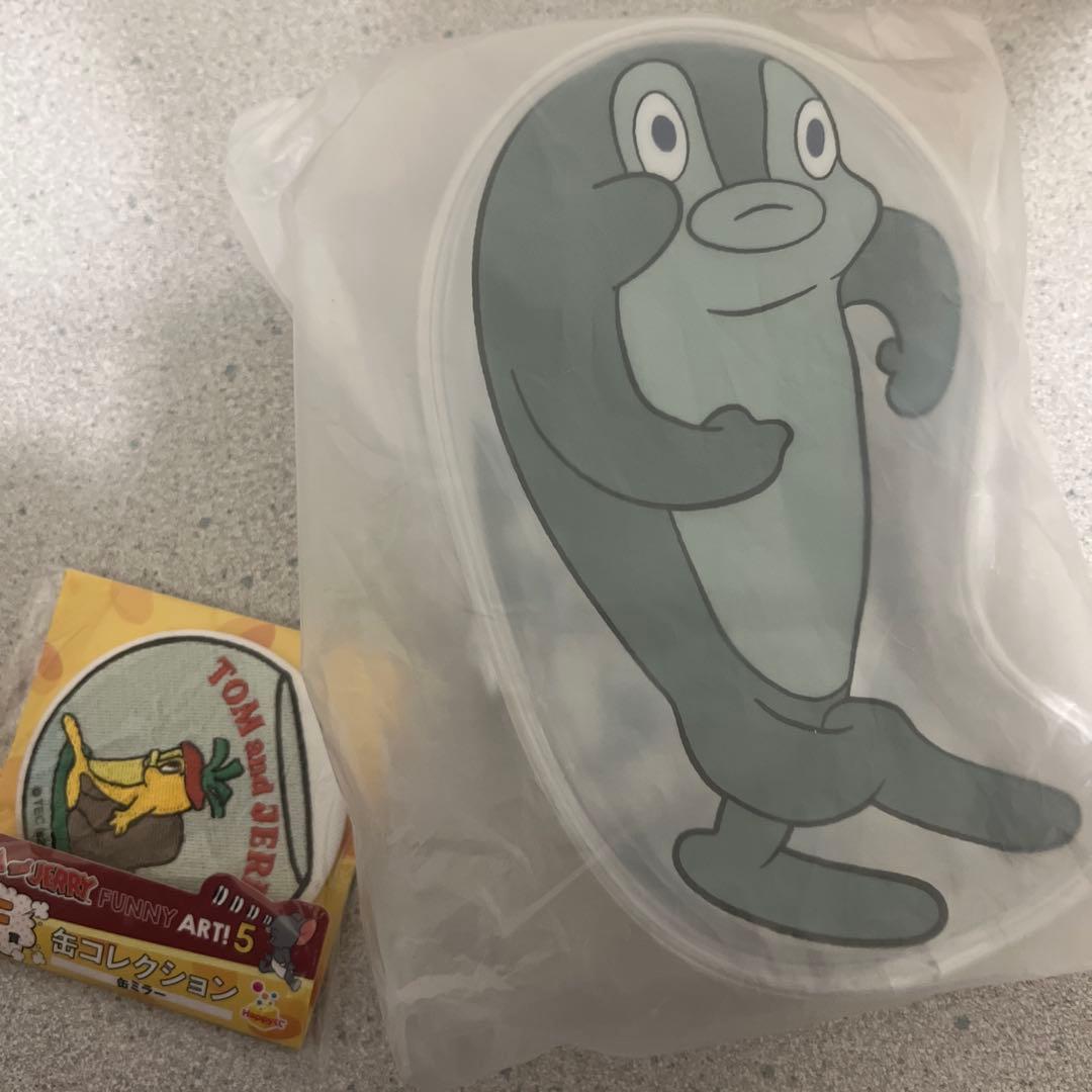 トムとジェリ一番くじ さかなのポーチ・缶ミラー - メルカリ