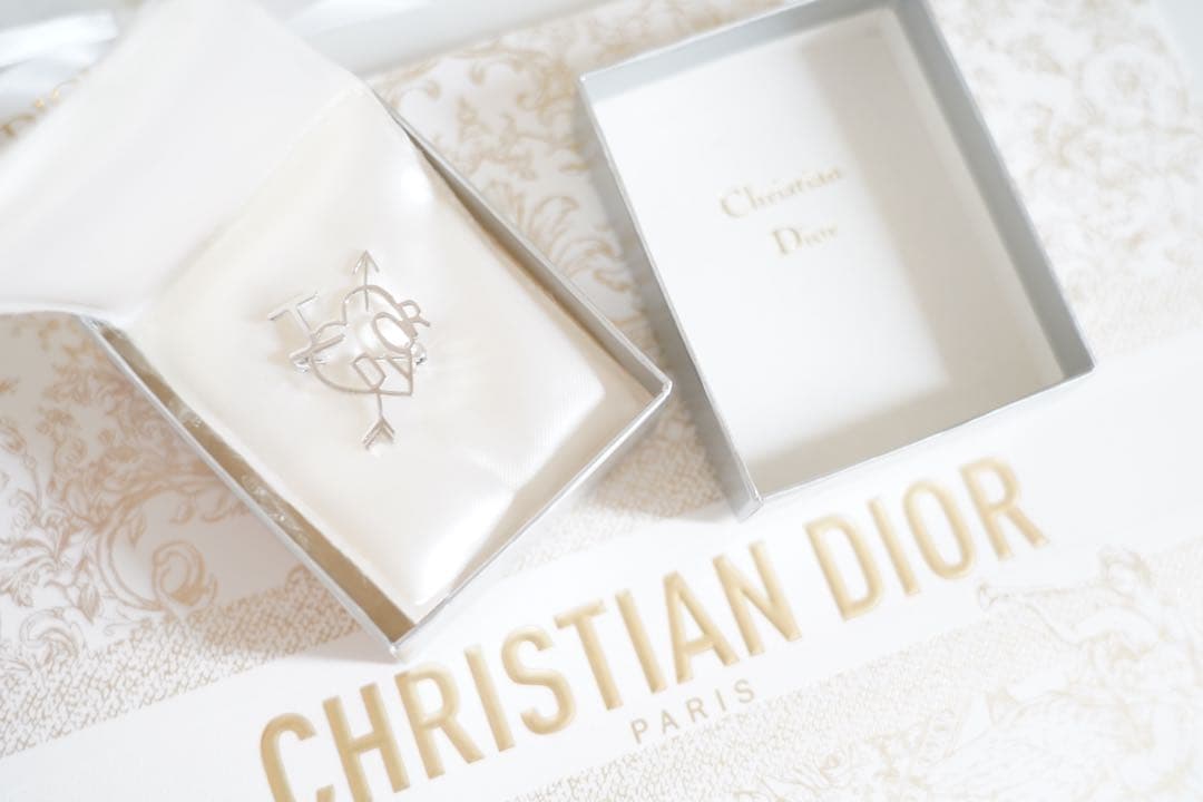 未使用に近い Dior アイラブディオール ハートアンドアロー ブローチ