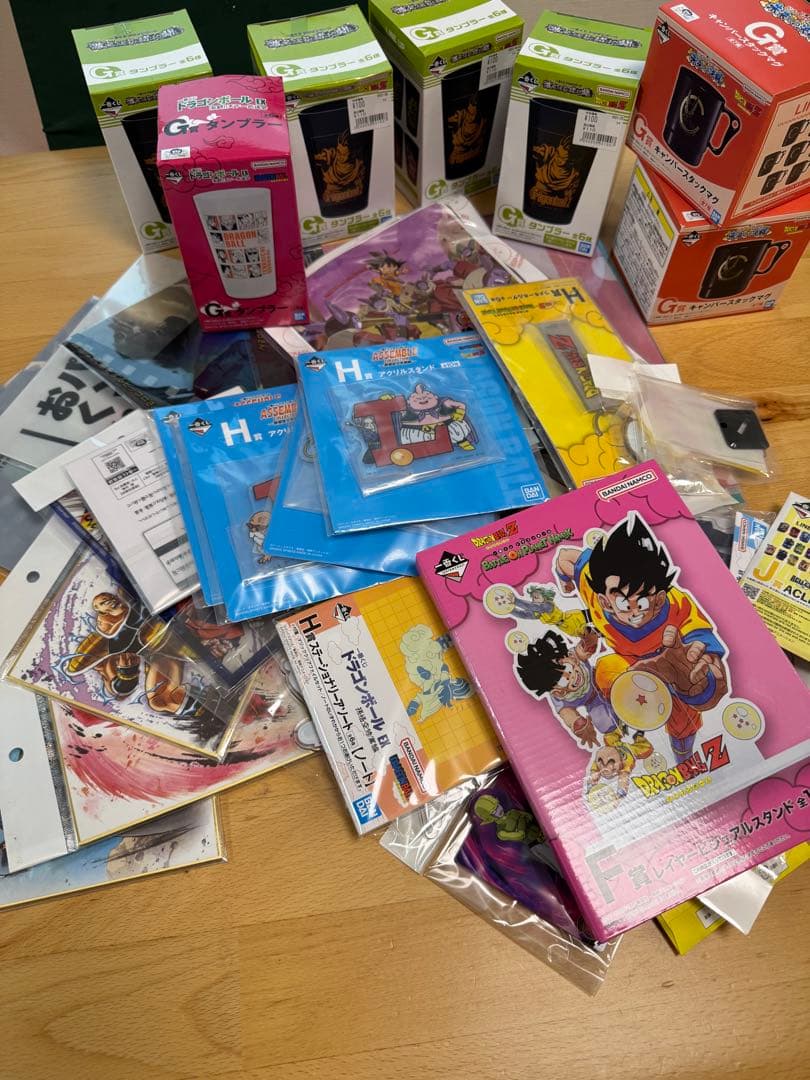 グッズまとめ売り 進撃の巨人 ドラゴンボール 計86点