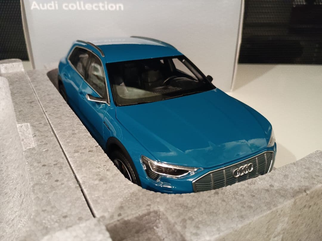 ノレブ NOREV 特注品 アウディ Audi e-tron 1/18