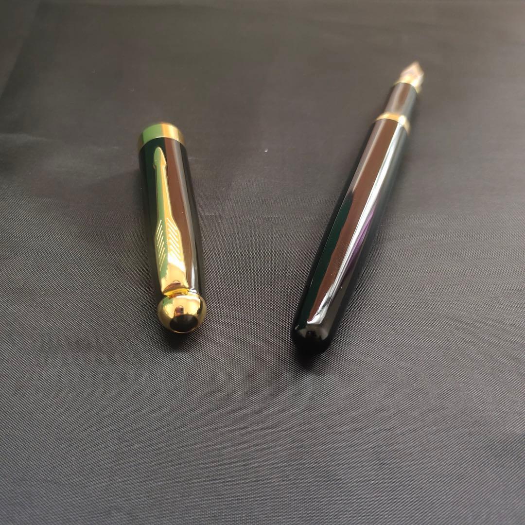 黒い万年筆 金メッキ装飾67