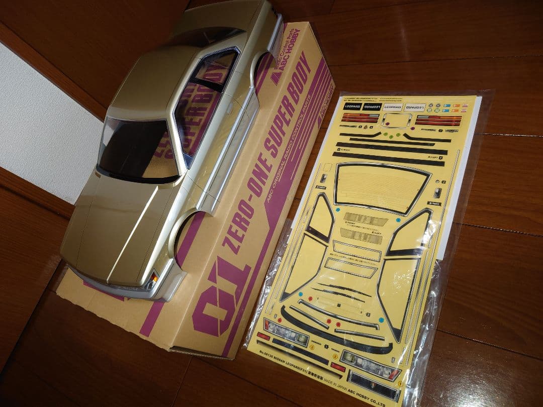 塗装済み　新品　F31　前期　レパード　ＲＣ　ボディー