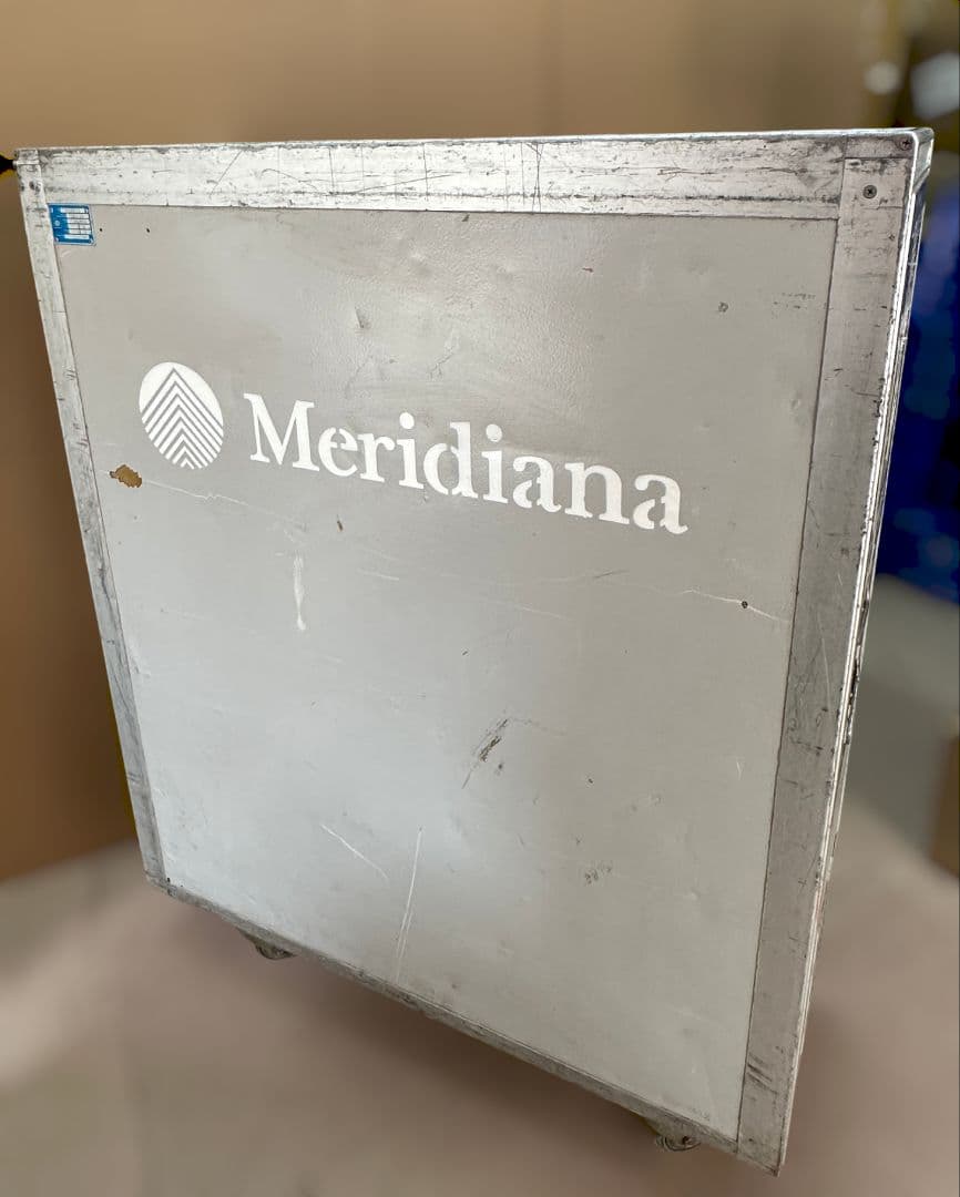 Meridiana航空　イタリア　ミールカート　フルサイズ 機内カート