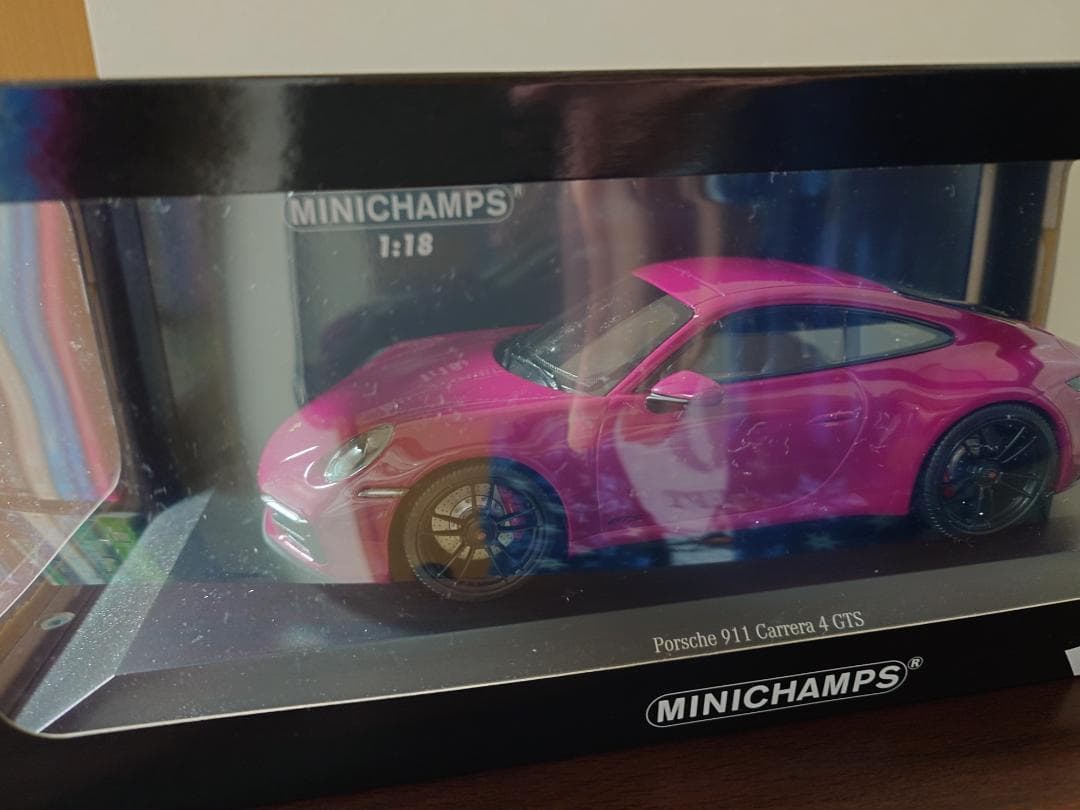 ミニチャンプス 1/18 ポルシェ 911 カレラ 4 GTS ルビースター