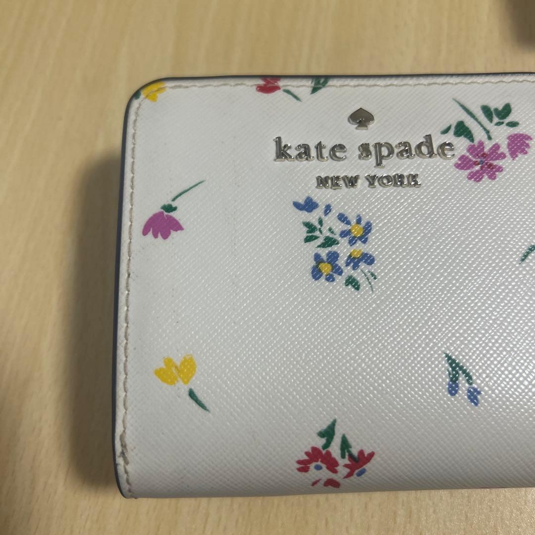 kate spade 花柄 二つ折り財布 kate spade フラワー柄 二つ折り財布