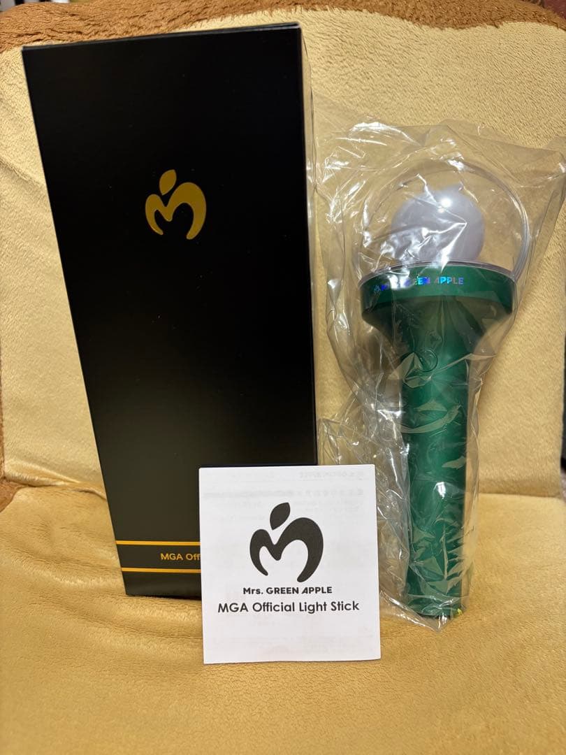 2点セット公式 MGA ミセス ・ペンライト （本体 、箱、説明書）・バングル