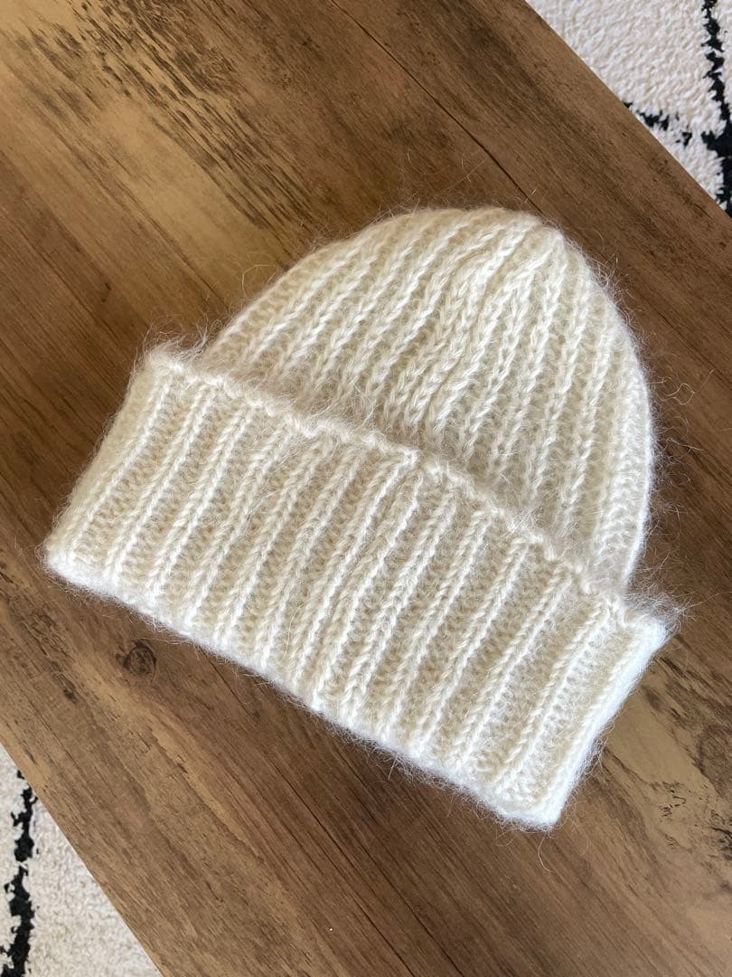 LOEWE アイボリー ロゴ入りモヘア風ニット帽 新品プレゼントに