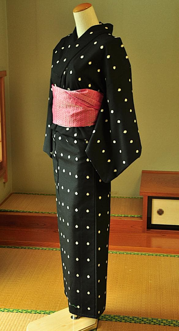 着物 単衣 小紋 ウール 黒 白 幾何学的水玉模様 ドット レトロ