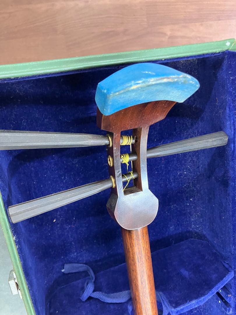 ②三味線 本体 伝統的和柄装飾付き 和楽器 付属品各種 ハードケース