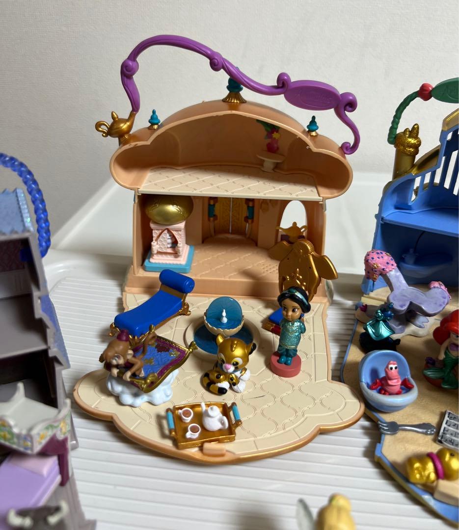 ディズニー、アニメータードール（ミニ）アナ雪、アラジンのフィギュアとお家セット