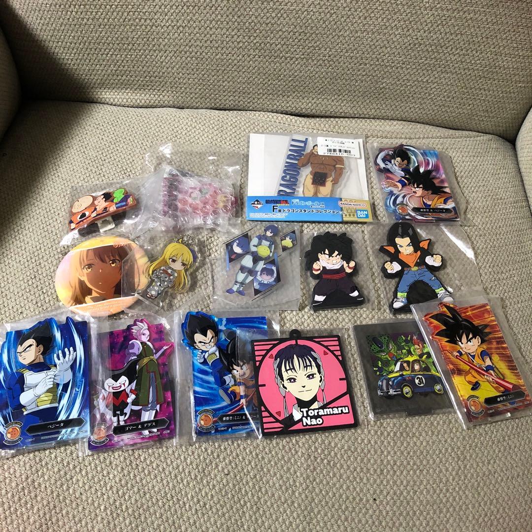 進撃の巨人　リヴァイ　wit 缶バッジ　セット