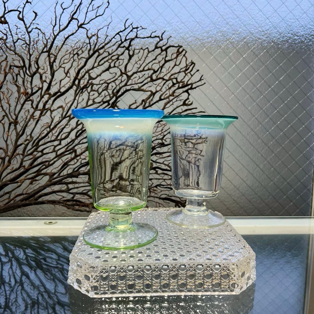 骨董 時代ガラス 超希少！ 水色乳白暈し ベル型 若草色ガラス 氷コップ