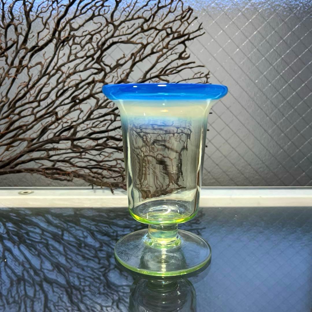 骨董 時代ガラス 超希少！ 水色乳白暈し ベル型 若草色ガラス 氷コップ