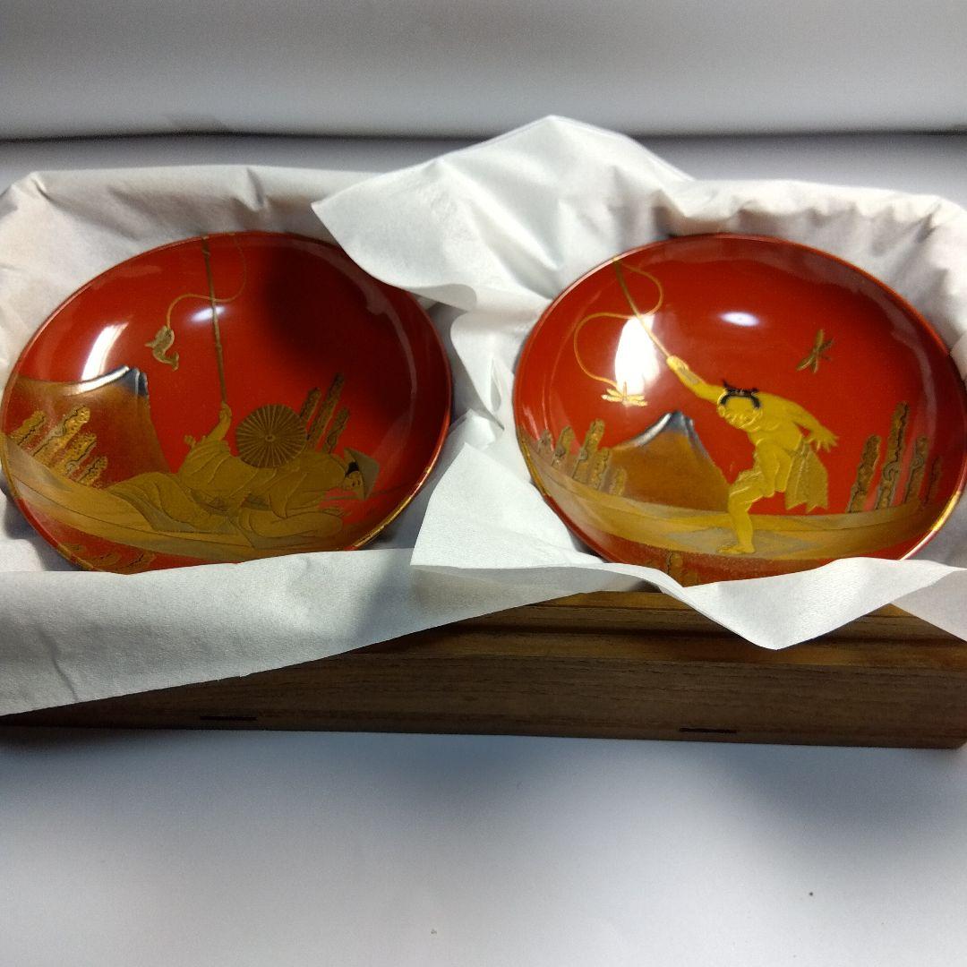 輪島塗 朱塗 時代蒔絵金人物銀富士蒔絵 杯一対 漆芸 共箱 1客の高台に