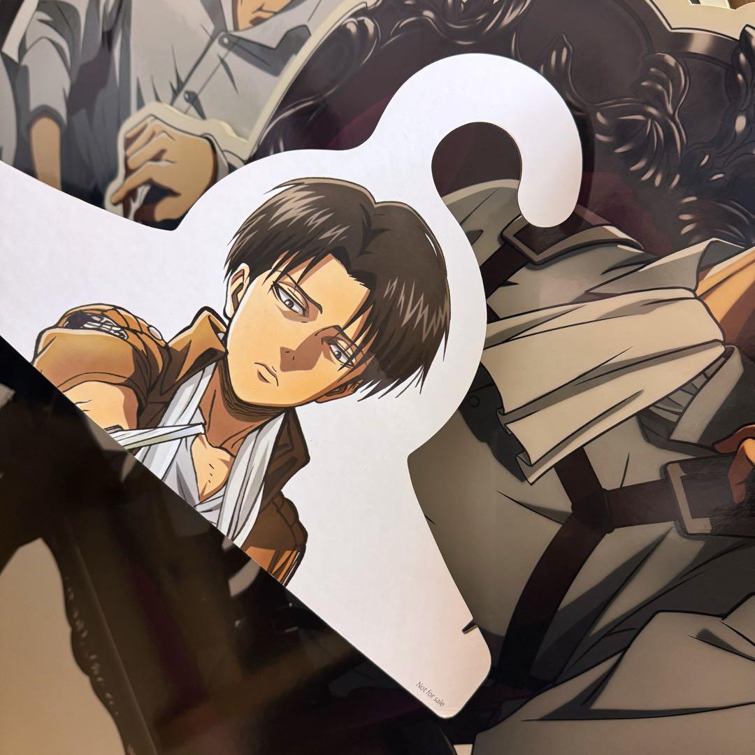 進撃の巨人 リヴァイ 等身大パネル キャラウムカフェ 受注生産品 2種セット