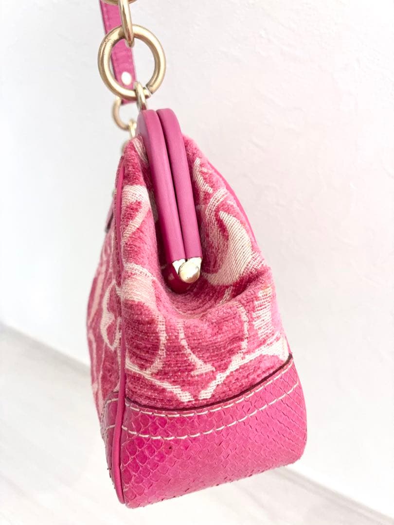 COACH バタフライ　蝶々　バッジ　チャーム　バッグ　ピンク