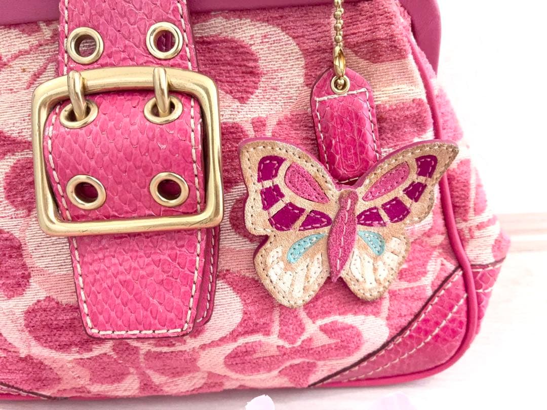 COACH バタフライ　蝶々　バッジ　チャーム　バッグ　ピンク
