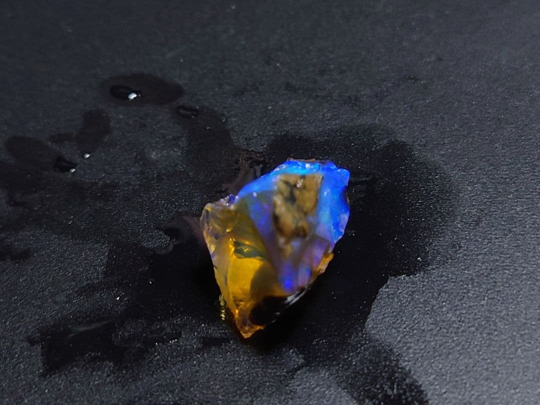 エチオピア オパール ピンファイア 星空のような 鉱物 標本 原石 チョーク