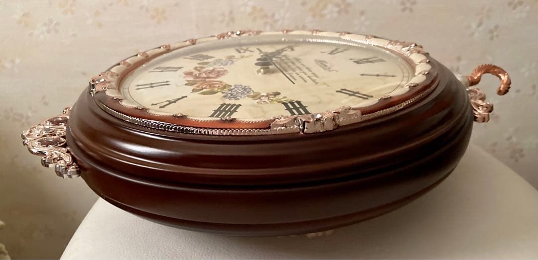 値下げしました！ ロココ調 両面 花柄ローマ数字掛時計 無音　ブラウン