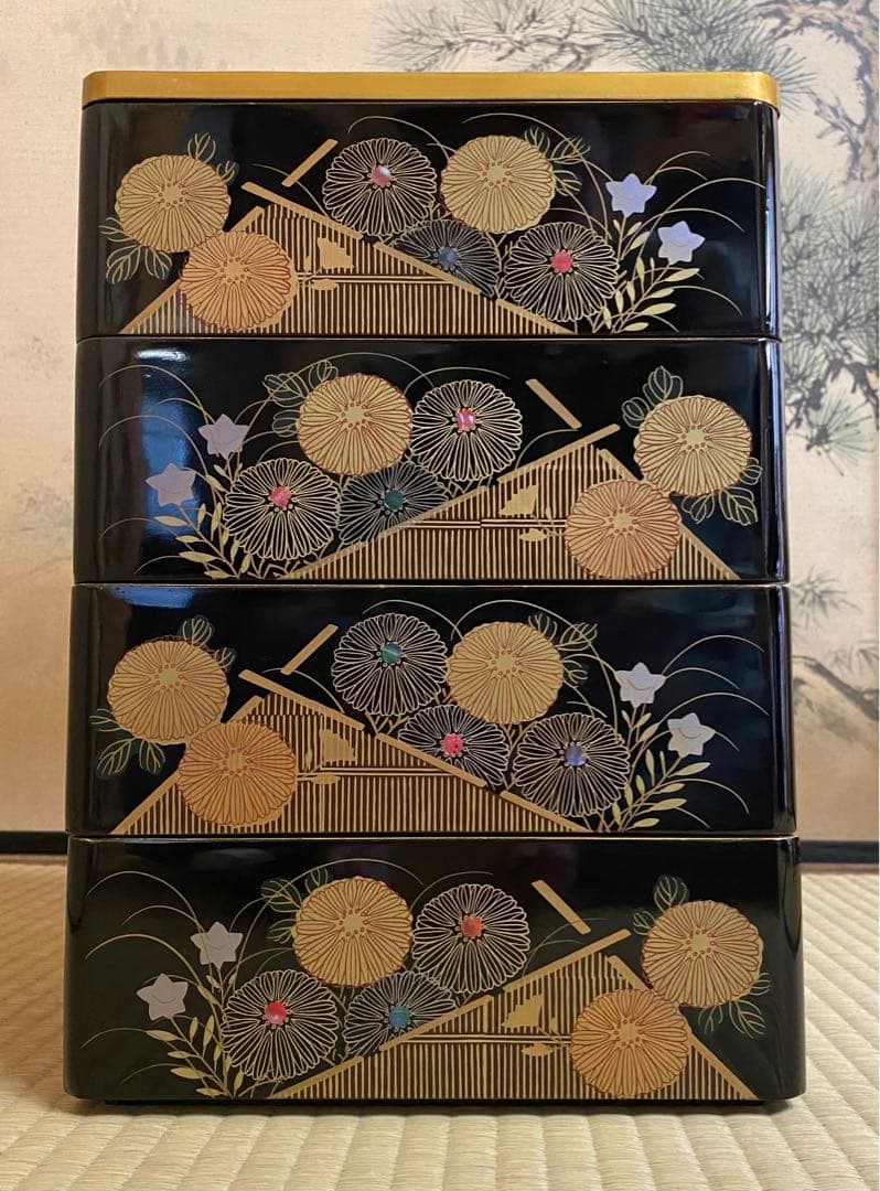 漆器 重箱 4段 菊蒔絵　エコメルカリ便指定して下さい。