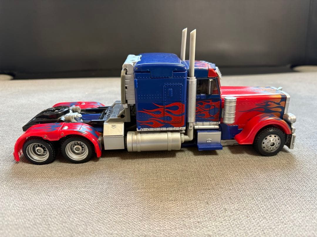 10thアニバーサリー オプティマスプライム＋専用コンテナトレーラー