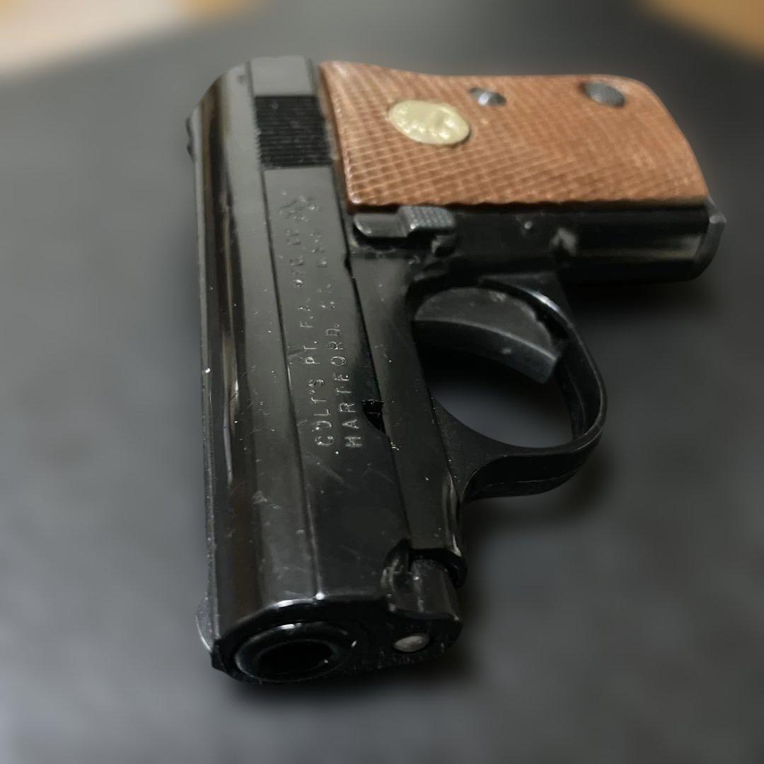 プラスチック製　コルト モデルガン