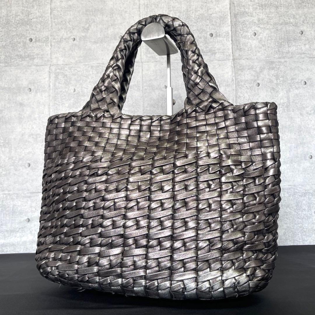 専用品FALORNI イントレチャート メタリックシルバー レザートートバッグ