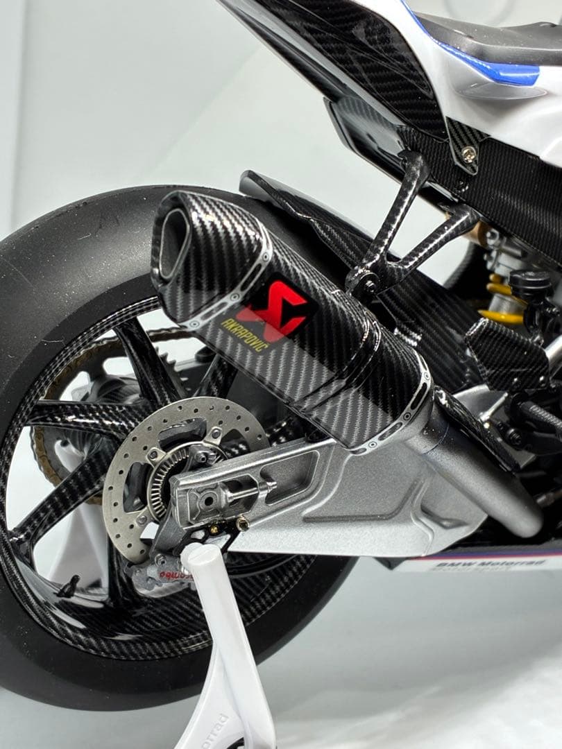 モンモデル　1/9 BMW HP4 RACE