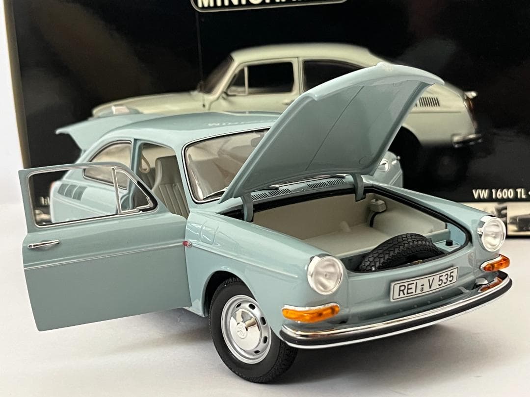 ミニチャンプス PMA 1/18 VW1600 TL 1970 ライトブルー美品