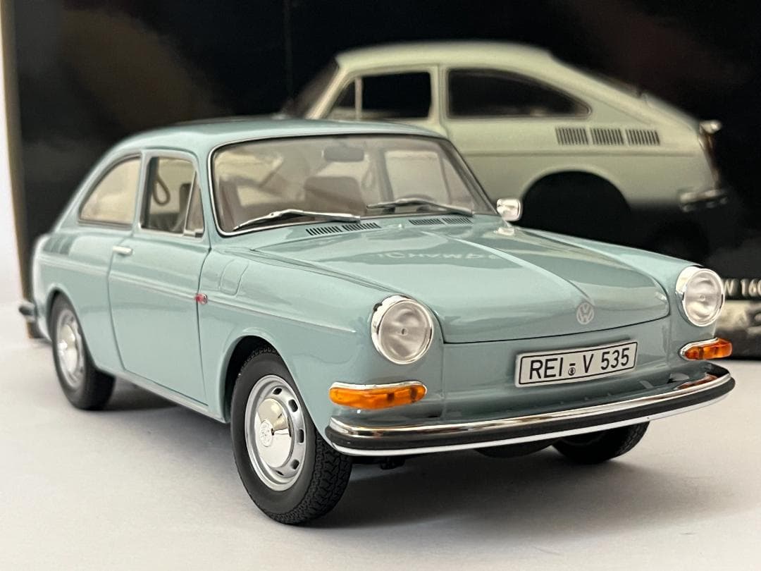 ミニチャンプス PMA 1/18 VW1600 TL 1970 ライトブルー美品