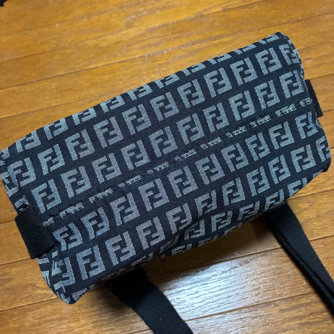 FENDIフェンディ　ズッカ柄　ショルダーバック