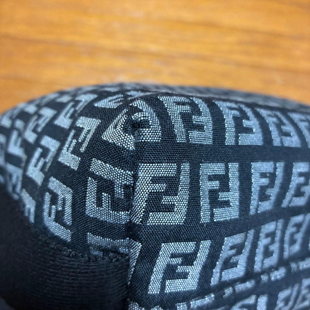 FENDIフェンディ　ズッカ柄　ショルダーバック