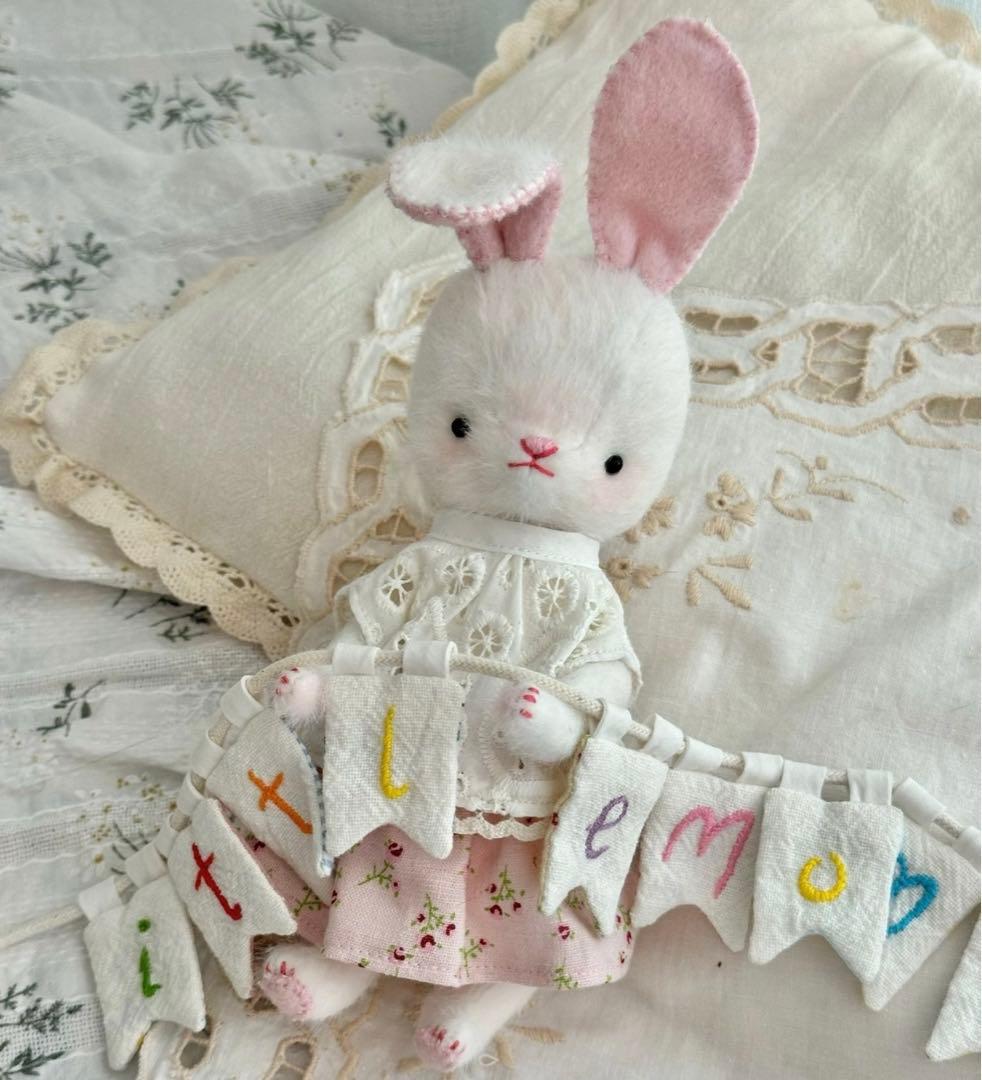 白いうさぎちゃん ぬいぐるみ 海外作家様 ハンドメイド 部屋飾り