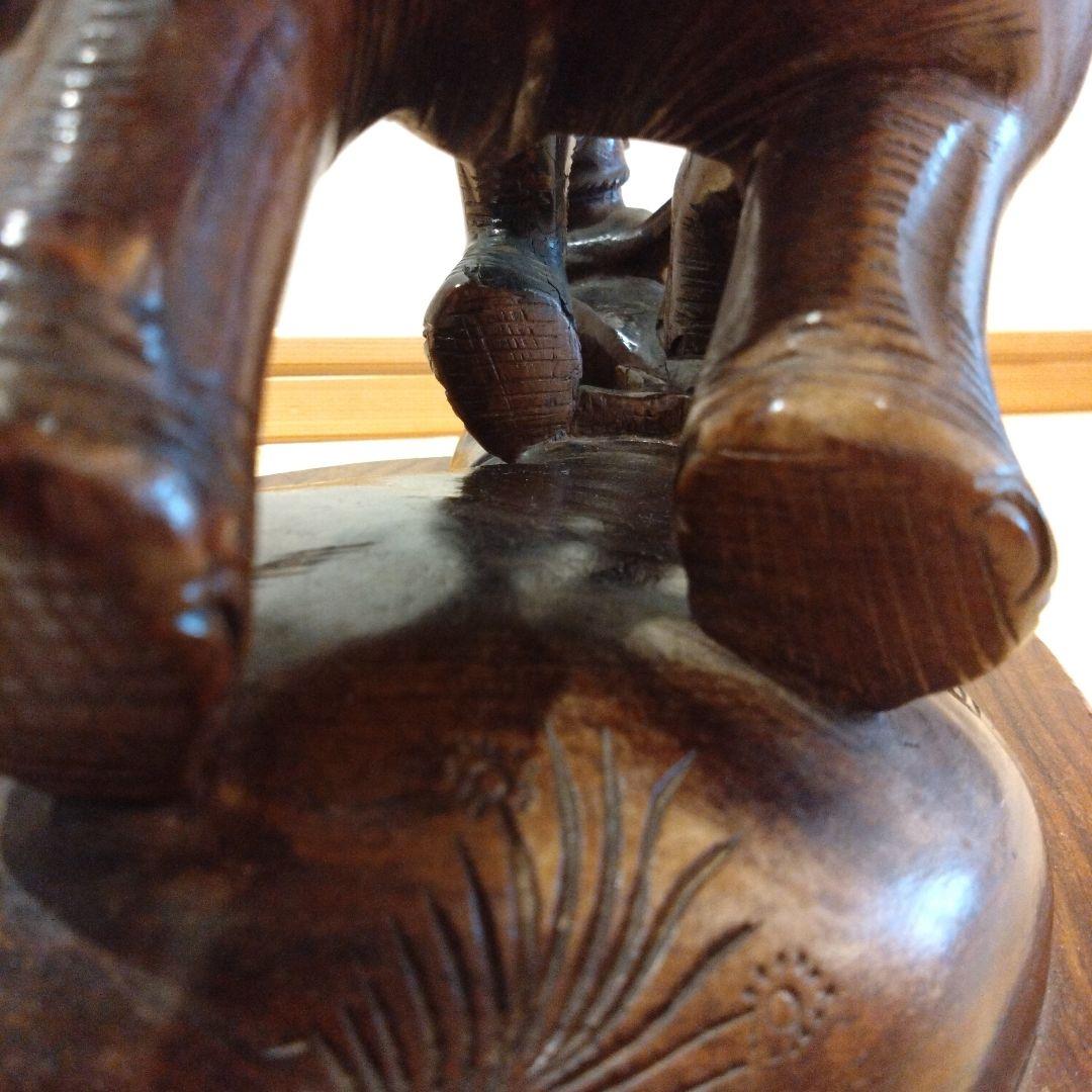 木製彫刻 象と虎のアート