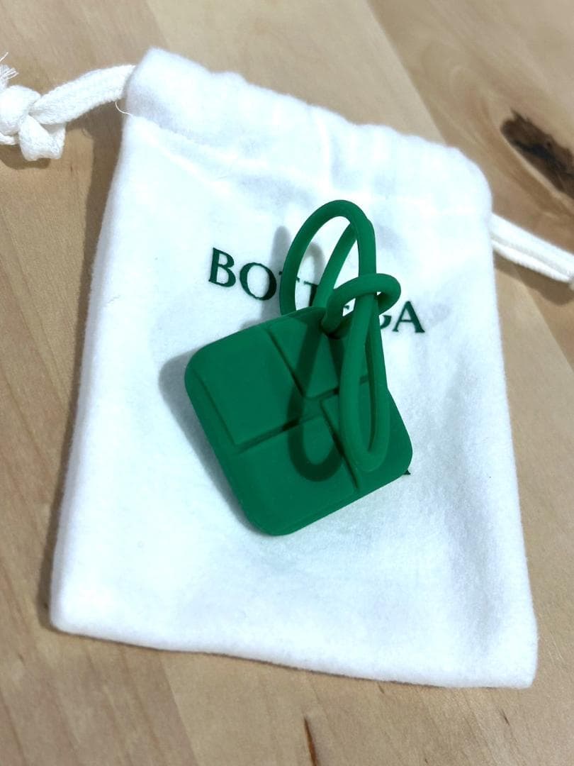 BOTTEGA VENETA イントレチャートラバーシリコンAirTag ケース