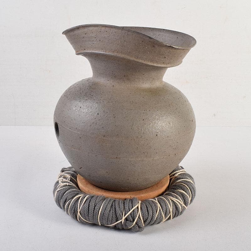 珠洲焼 有孔広口小壷 台座付 合わせ箱 C R8830H - メルカリ