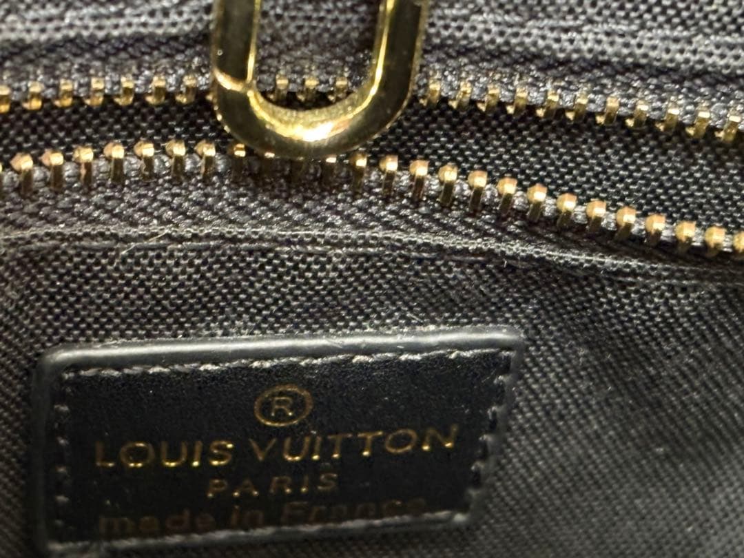 Louis Vuitton 黒 レザーハンドバッグ
