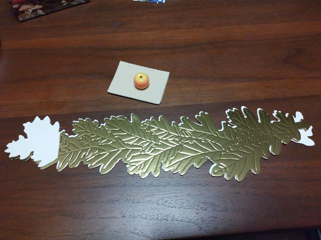 とらやパリ 2026年ガレット・デ・ロア フェーブ(林檎形) - メルカリ